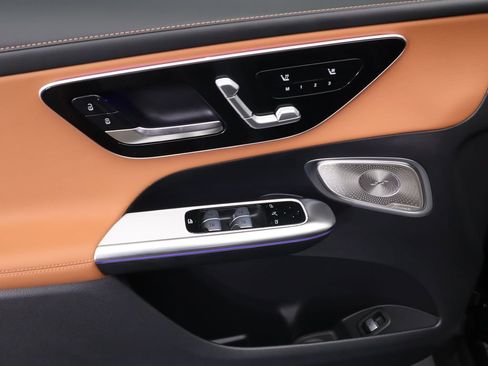 Certified 2025 Mercedes-Benz GLC 300 image 24