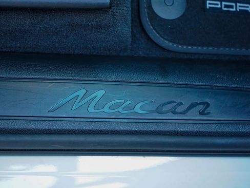 Used 2021 Porsche Macan AWD/4WD image 28