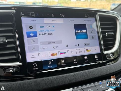 Certified 2025 Chrysler Pacifica Select image 20