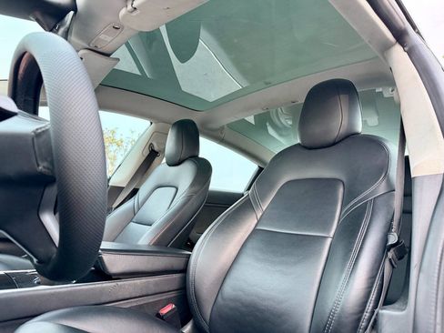 Used 2018 Tesla Model 3 Long Range RWD image 8
