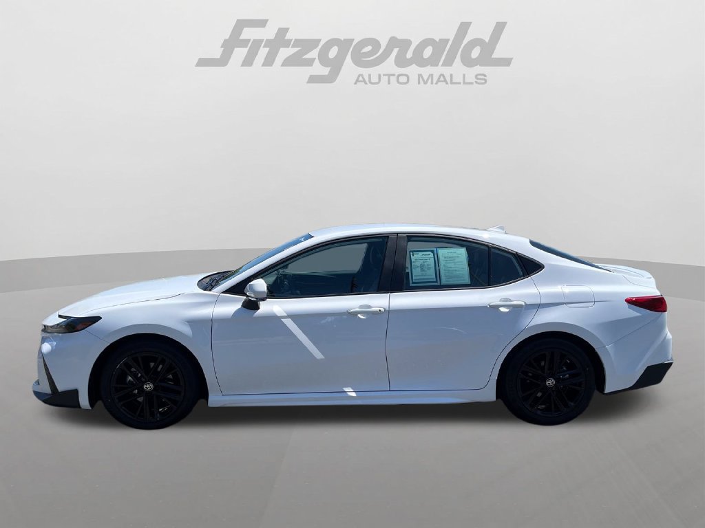 Used 2025 Toyota Camry SE FWD image 5