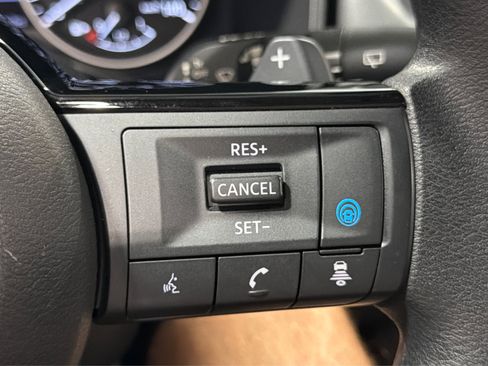 Used 2023 Nissan Rogue SV AWD/4WD image 23