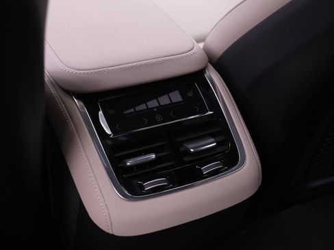 Certified 2025 Volvo XC90 B5 Plus AWD/4WD image 15