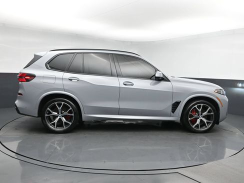 Used 2024 BMW X5 xDrive40i w/ M Sport Package AWD/4WD image 3