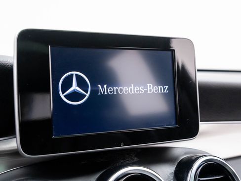 Used 2019 Mercedes-Benz GLC 300 4MATIC image 23