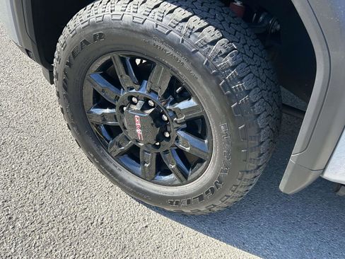 Used 2025 GMC Sierra 2500 AT4 w/ AT4 Premium Plus Package image 9