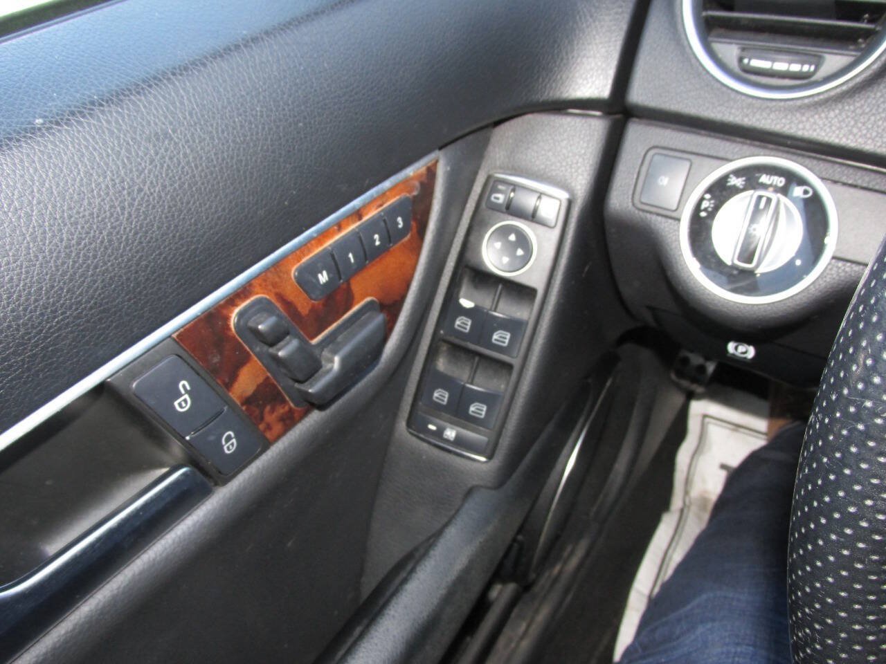 Used 2012 Mercedes-Benz C 300 4MATIC Sedan w/ Premium 1 Pkg image 39