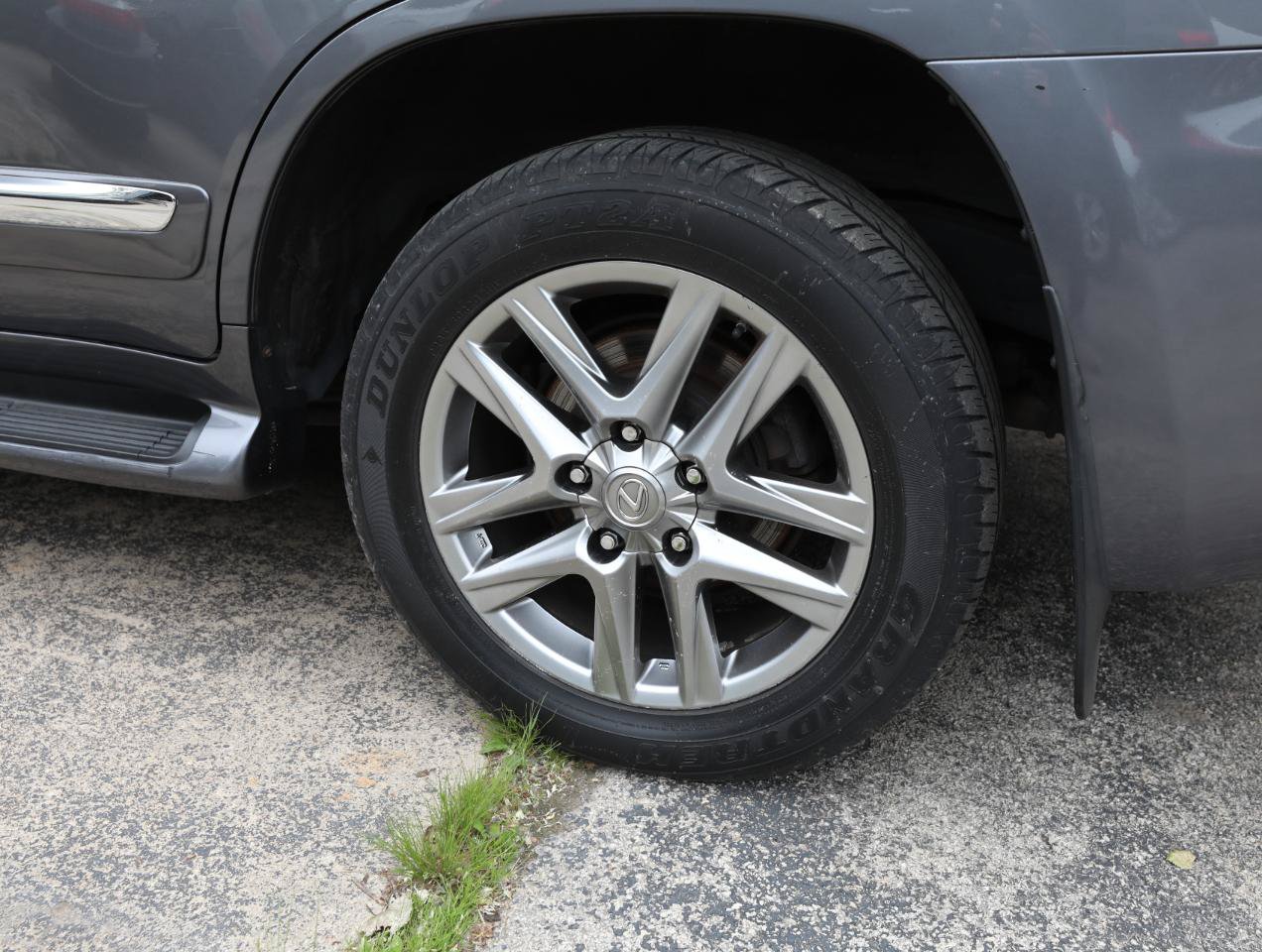 Used 2013 Lexus LX 570 4WD w/ Luxury Pkg image 10