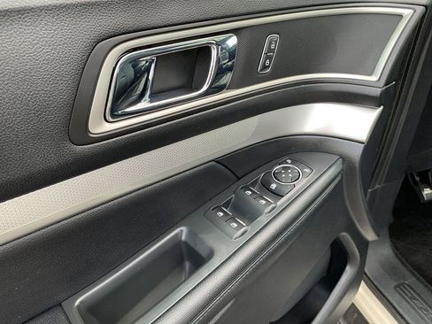 Used 2017 Ford Explorer XLT w/ Equipment Group 202A image 16