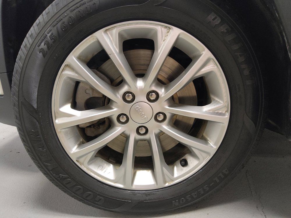Used 2019 Jeep Cherokee Latitude w/ Popular Appearance Group FWD image 31