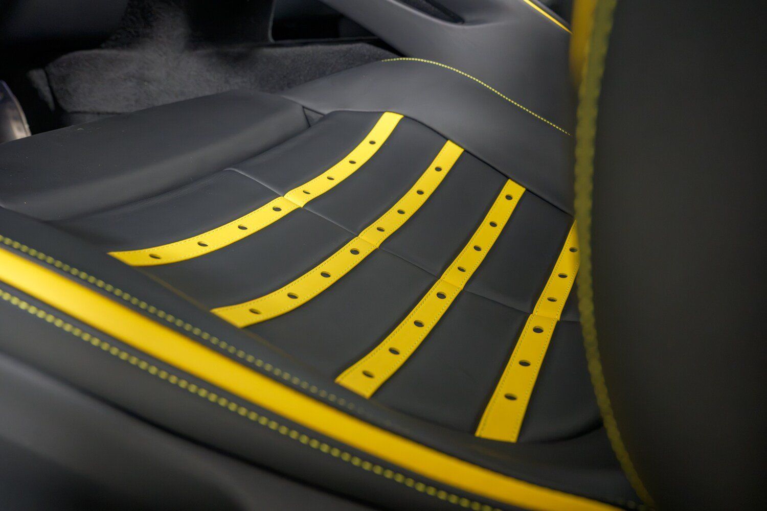 Used 2025 Ferrari Roma Spider RWD image 43