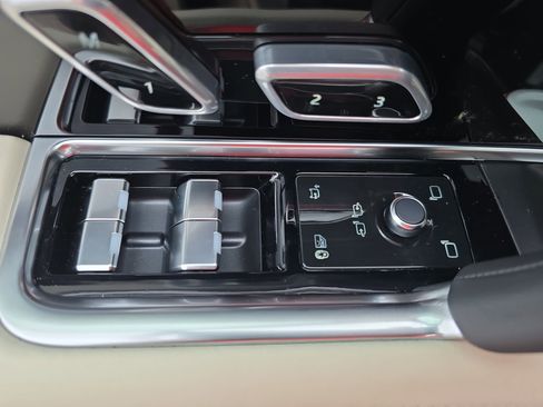 New 2026 Land Rover Range Rover SE image 28