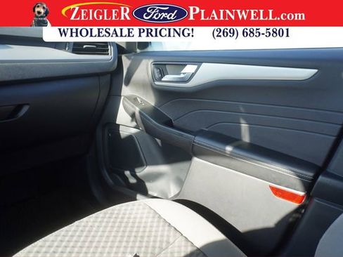 Used 2021 Ford Escape SE image 29