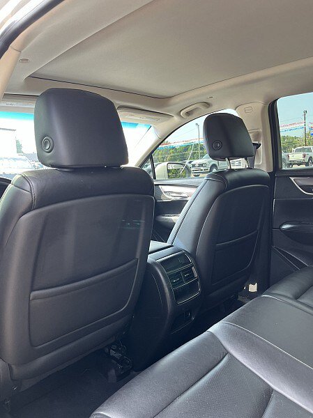 Used 2017 Cadillac XT5 Luxury FWD image 17