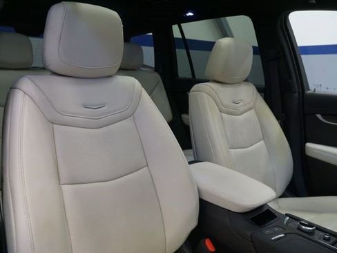 Certified 2023 Cadillac XT6 Sport w/ Technology Package AWD/4WD image 17