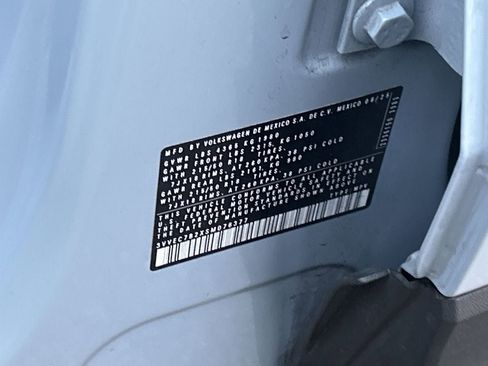 Certified 2025 Volkswagen Taos SE w/ Panoramic Sunroof Package image 29