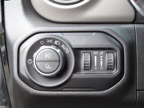 Used 2021 Jeep Gladiator Sport image 30