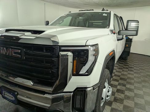 New 2025 GMC Sierra 3500 Pro w/ Convenience Package image 9