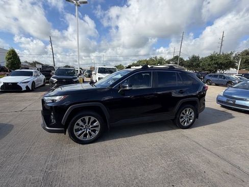 Used 2023 Toyota RAV4 XLE Premium FWD image 8