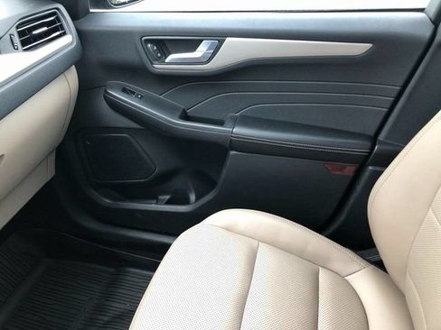 Used 2022 Ford Escape SEL AWD/4WD image 14
