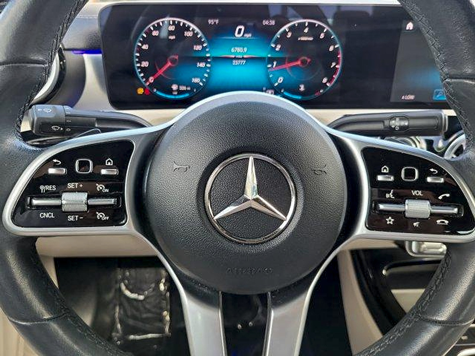 Used 2022 Mercedes-Benz CLA 250 image 27