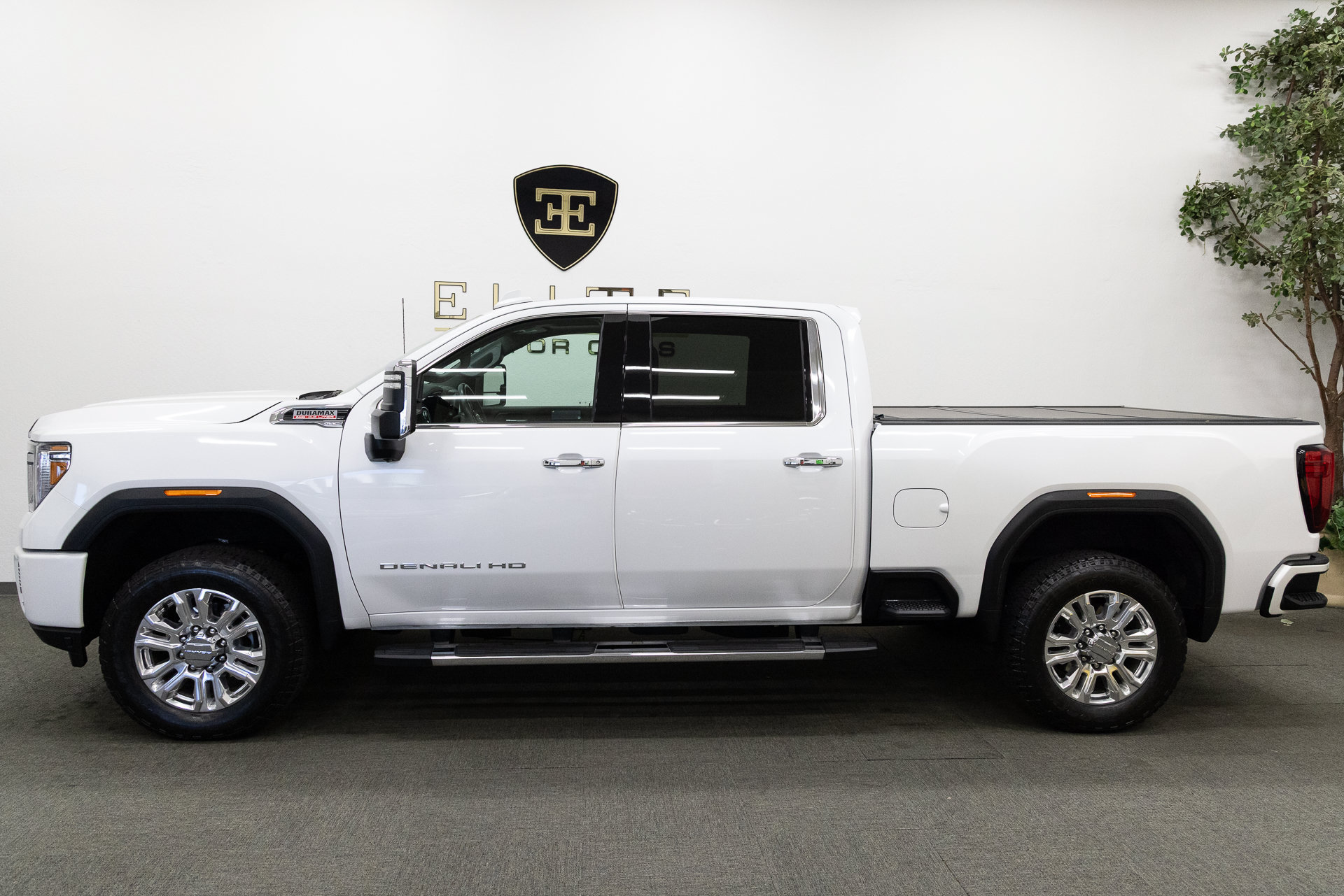 Used 2021 GMC Sierra 2500 Denali w/ Denali Ultimate Package AWD/4WD image 2