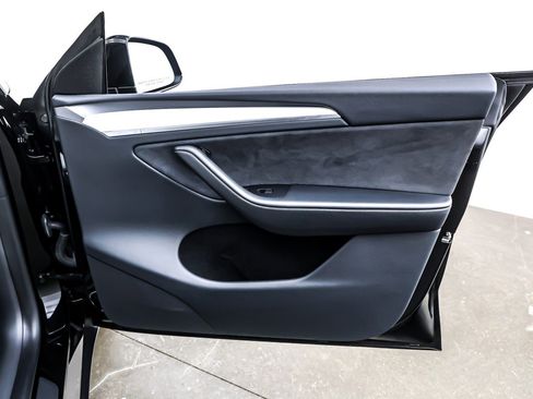 Used 2023 Tesla Model Y Long Range image 23