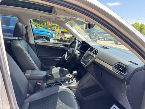 Used 2022 Volkswagen Tiguan SE AWD/4WD image 11