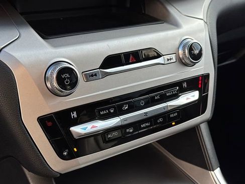 Used 2021 Ford Explorer XLT w/ Equipment Group 202A image 21