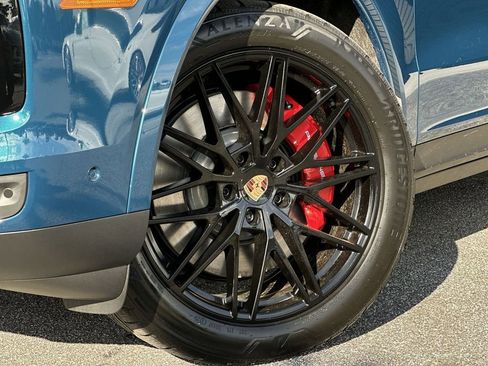 Certified 2026 Porsche Cayenne S AWD/4WD image 6