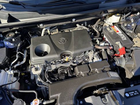 Used 2021 Toyota RAV4 XLE image 3