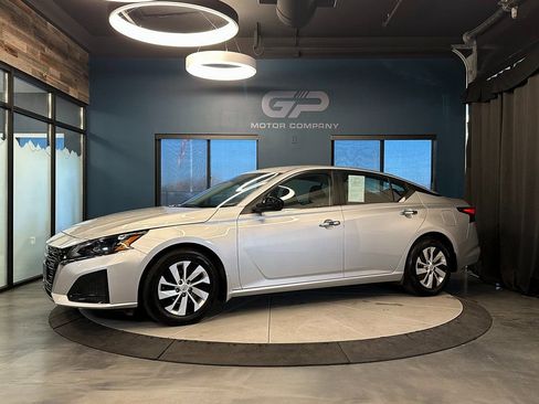 Used 2024 Nissan Altima 2.5 S image 7