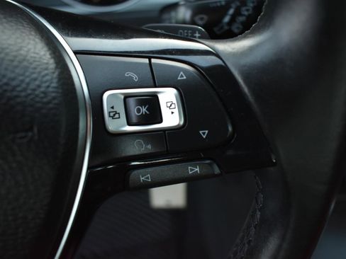 Used 2017 Volkswagen Golf Alltrack S image 15