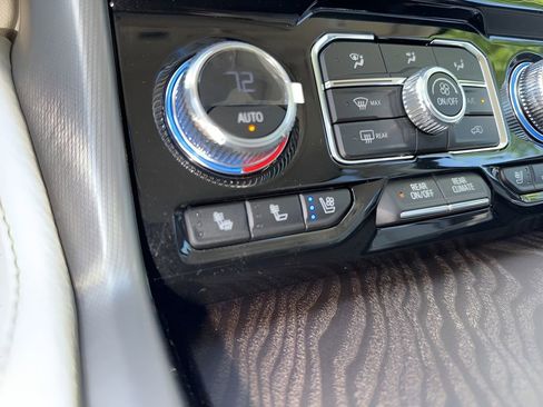 Used 2023 GMC Yukon XL Denali AWD/4WD image 23