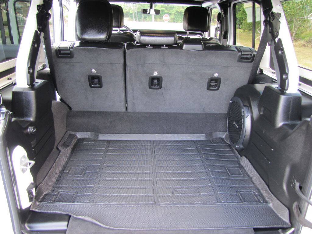 Used 2022 Jeep Wrangler Unlimited Sahara AWD/4WD image 19