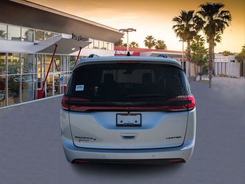Used 2026 Chrysler Pacifica Limited w/ S Appearance Package FWD image 4