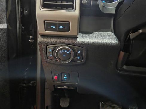 Used 2020 Ford F450 Lariat w/ Lariat Value Package image 42