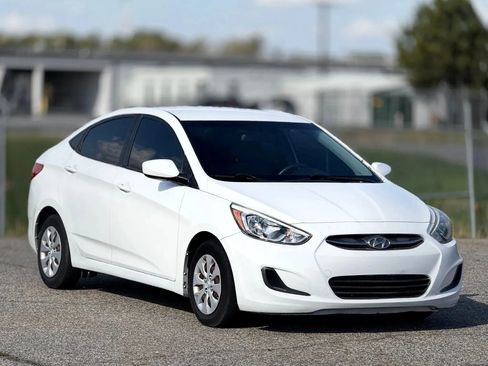 Used 2015 Hyundai Accent GLS FWD image 1