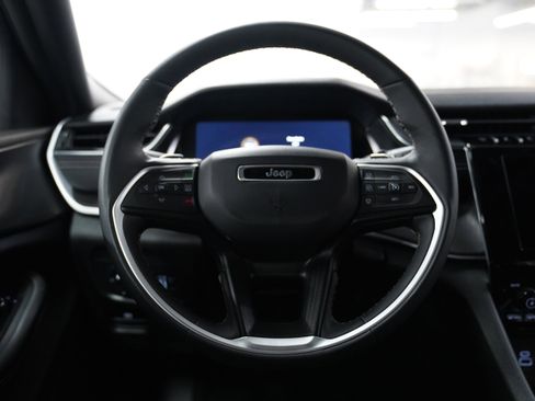 Used 2024 Jeep Grand Cherokee L Laredo image 20