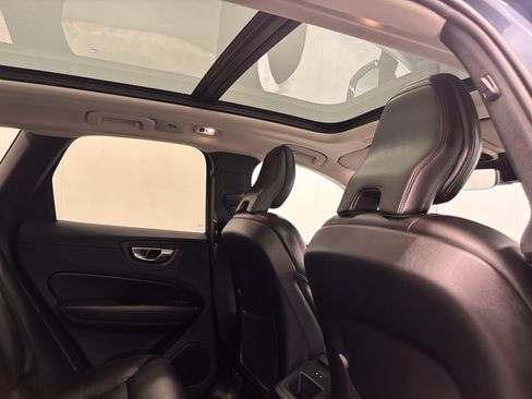 Used 2019 Volvo XC60 T5 Momentum w/ Premium Package image 25
