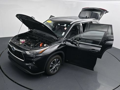 Used 2022 Toyota Highlander XLE AWD/4WD image 43