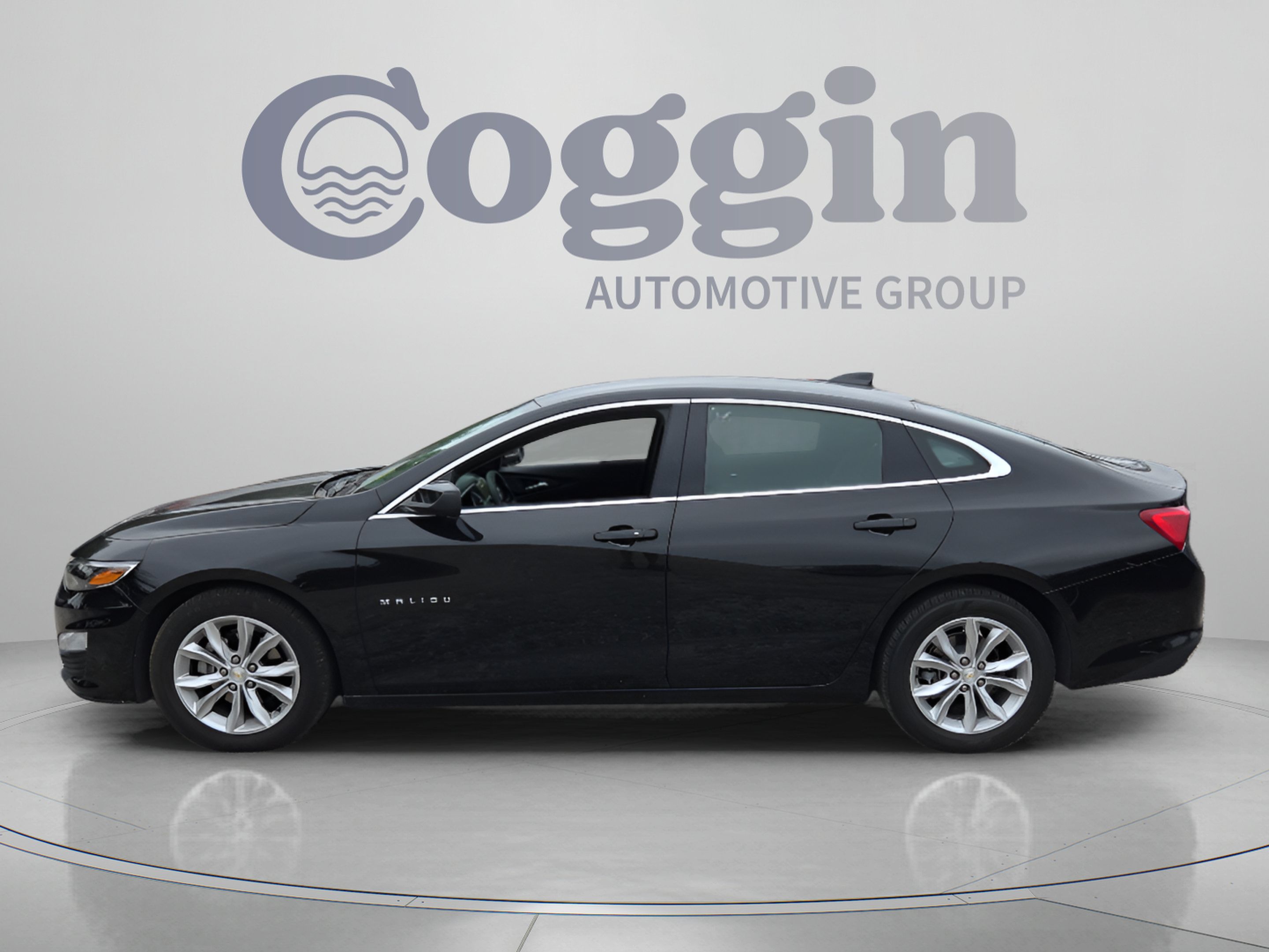 Used 2025 Chevrolet Malibu LT FWD image 2