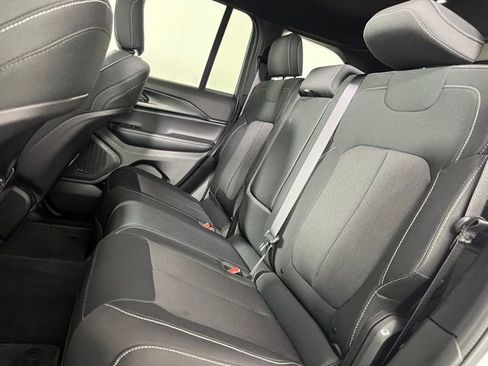 Used 2025 Jeep Grand Cherokee Laredo X image 39