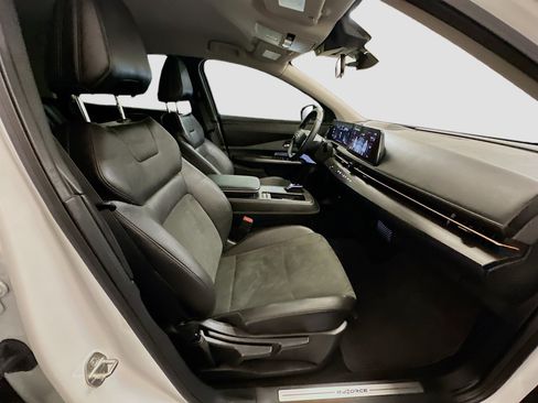 Used 2024 Nissan Ariya AWD image 31