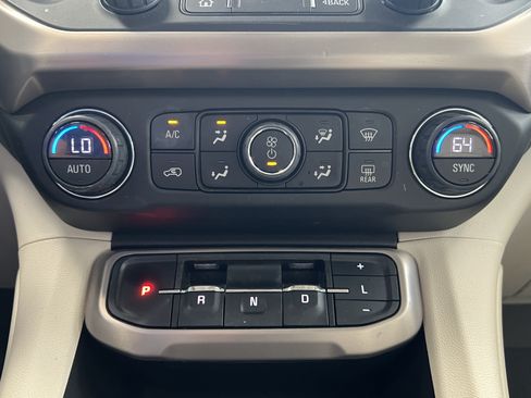 Used 2020 GMC Acadia Denali w/ Technology Package FWD image 30