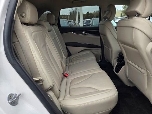 Used 2019 Lincoln Nautilus Select image 10