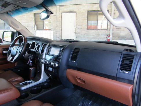 Used 2017 Toyota Sequoia Platinum RWD image 12