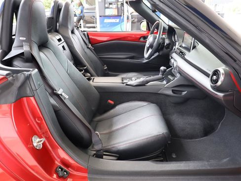Used 2017 MAZDA MX-5 Miata Grand Touring RWD image 19
