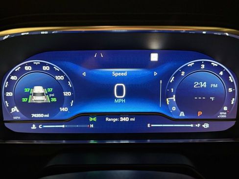 Used 2022 Chevrolet Suburban LT w/ Luxury Package image 19