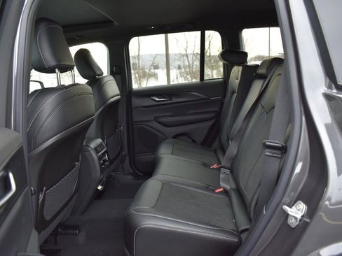 New 2025 Jeep Grand Cherokee Altitude AWD/4WD image 26